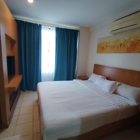 ฟราตินี โฮเต็ล Hotel ลาบวน ภายนอก รูปภาพ