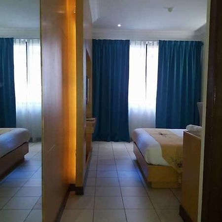 ฟราตินี โฮเต็ล Hotel ลาบวน ภายนอก รูปภาพ
