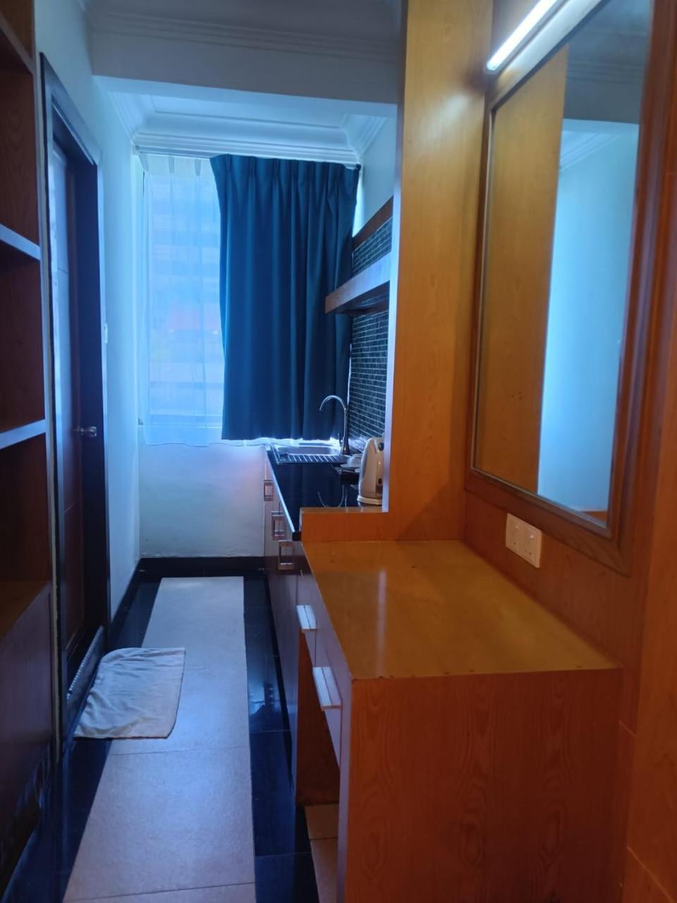 ฟราตินี โฮเต็ล Hotel ลาบวน ภายนอก รูปภาพ