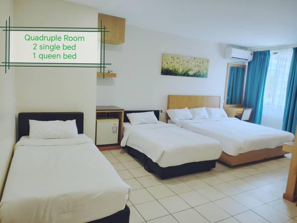 ฟราตินี โฮเต็ล Hotel ลาบวน ภายนอก รูปภาพ