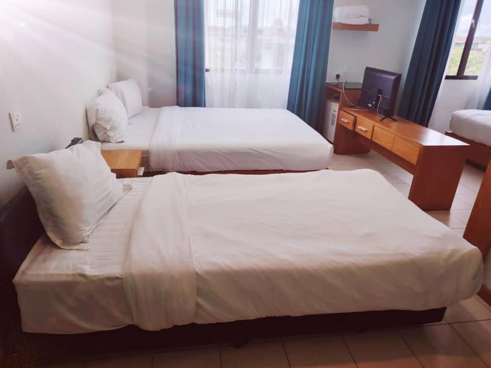 ฟราตินี โฮเต็ล Hotel ลาบวน ภายนอก รูปภาพ