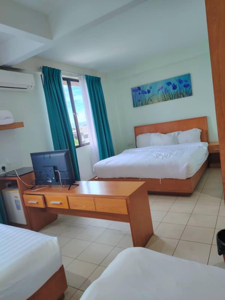 ฟราตินี โฮเต็ล Hotel ลาบวน ภายนอก รูปภาพ