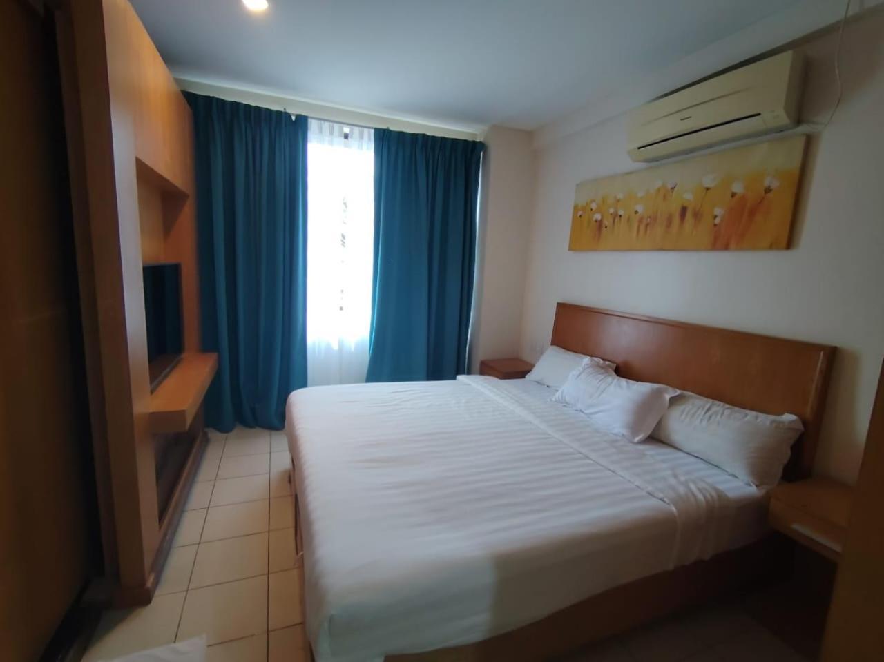 ฟราตินี โฮเต็ล Hotel ลาบวน ภายนอก รูปภาพ