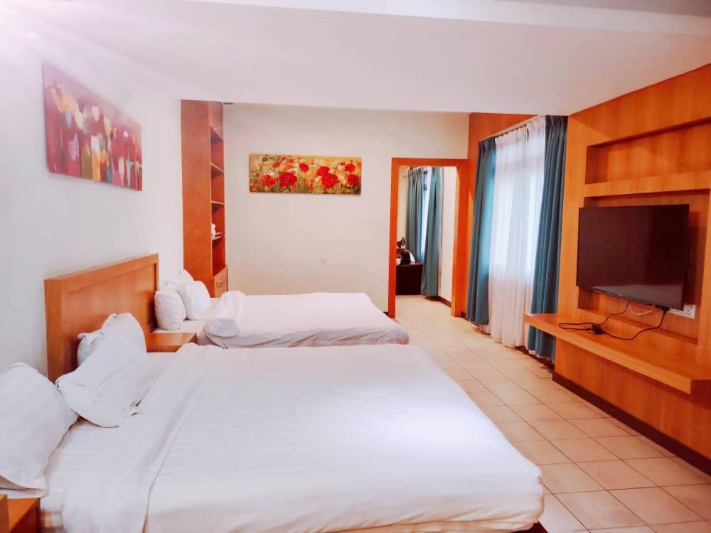 ฟราตินี โฮเต็ล Hotel ลาบวน ภายนอก รูปภาพ