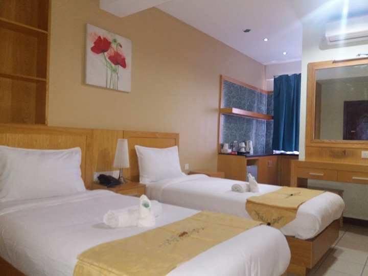 ฟราตินี โฮเต็ล Hotel ลาบวน ภายนอก รูปภาพ