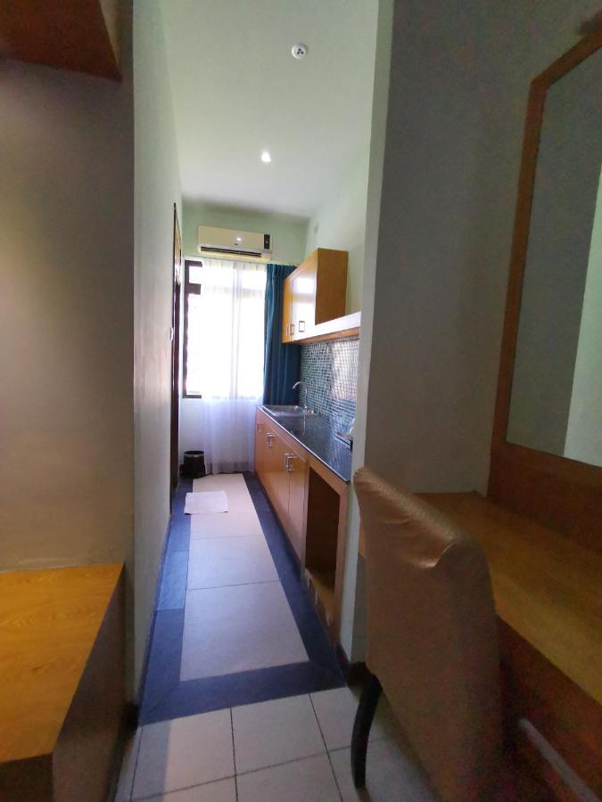 ฟราตินี โฮเต็ล Hotel ลาบวน ภายนอก รูปภาพ