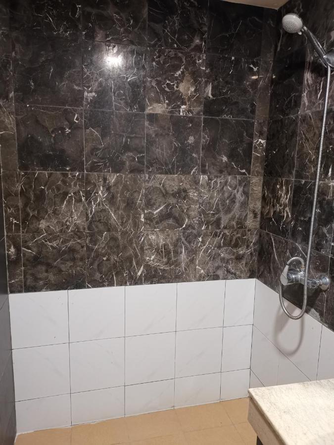 ฟราตินี โฮเต็ล Hotel ลาบวน ภายนอก รูปภาพ