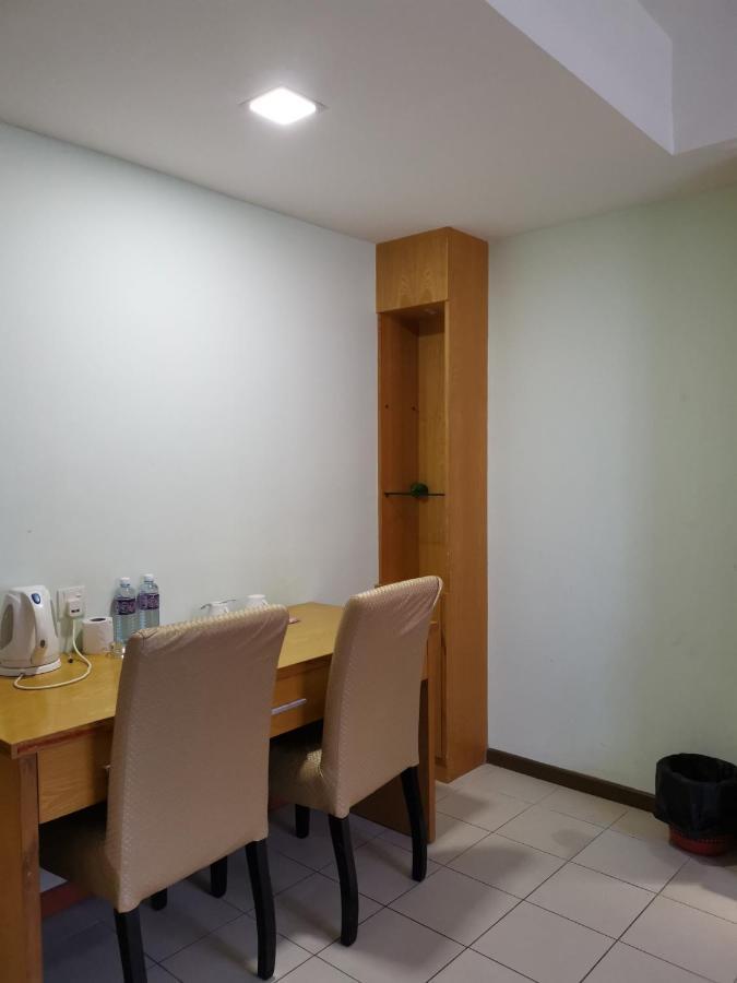 ฟราตินี โฮเต็ล Hotel ลาบวน ภายนอก รูปภาพ